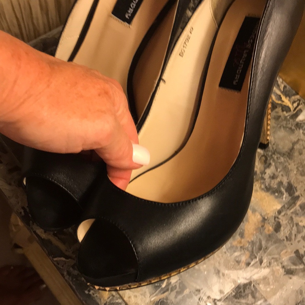 Gorgeous size 10 Chinese laundry pump